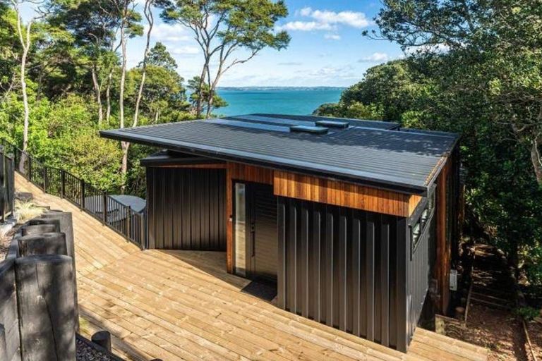Photo of property in 14 Okoka Road, Omiha, Waiheke Island, 1081