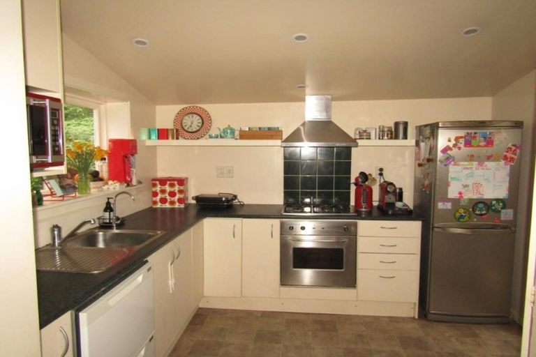 Photo of property in 28 Rangiora Avenue, Kaiwharawhara, Wellington, 6035