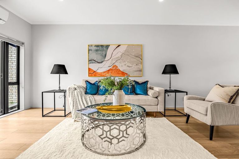 Photo of property in 43 Becker Drive, Weymouth, Auckland, 2103