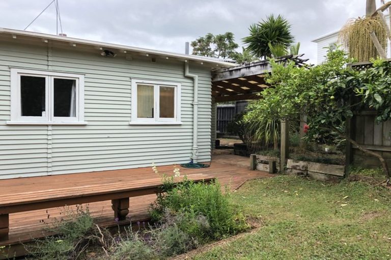 Photo of property in 21a Nile Road, Milford, Auckland, 0620