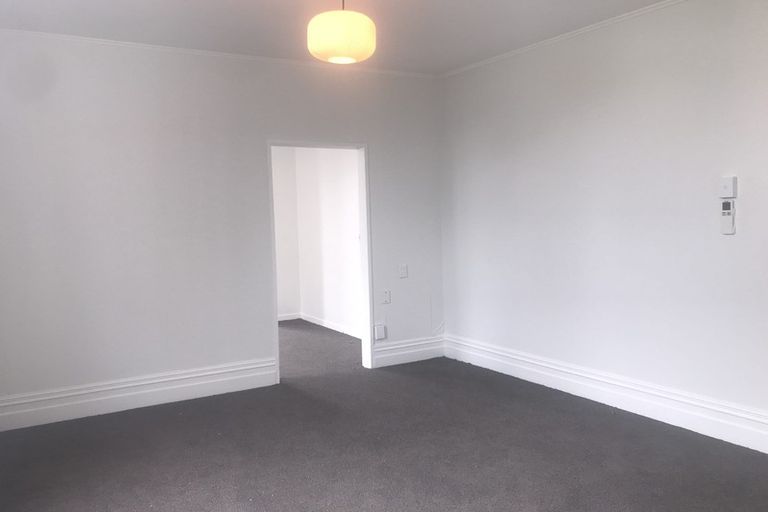 Photo of property in 34 Grove Road, Kelburn, Wellington, 6012