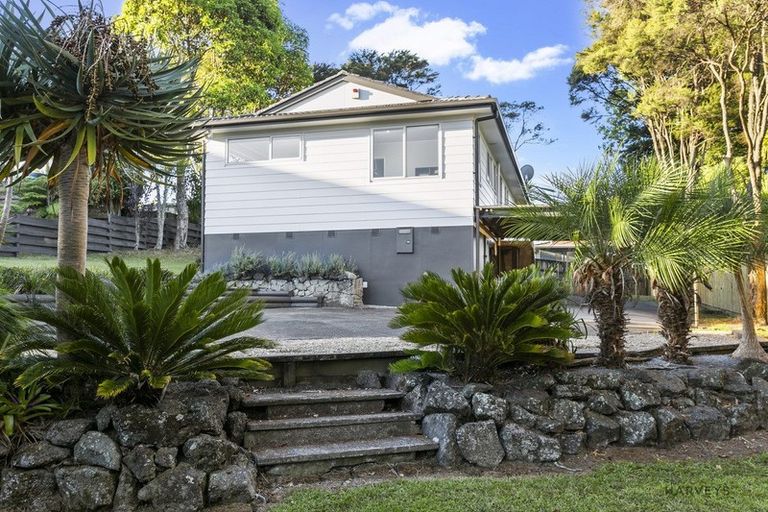 Photo of property in 7 Stallard Place, Glen Eden, Auckland, 0602
