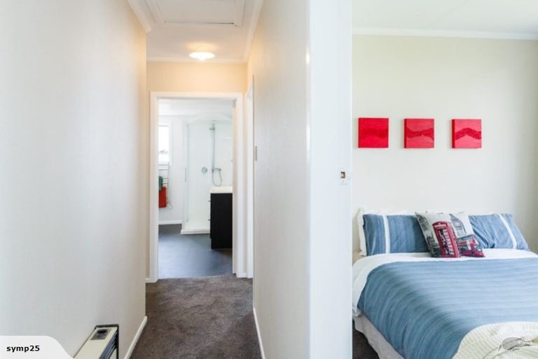 Photo of property in 12 Ruamahanga Crescent, Terrace End, Palmerston North, 4410