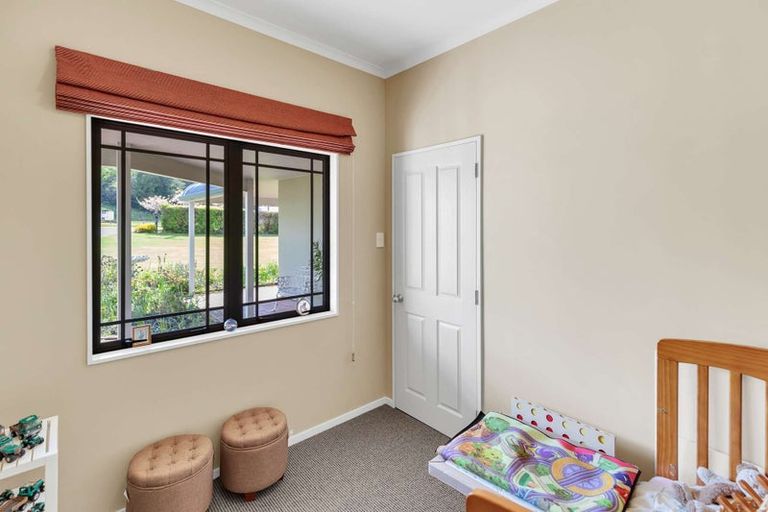 Photo of property in 20 Paraekaretu Street, Hunterville, 4730