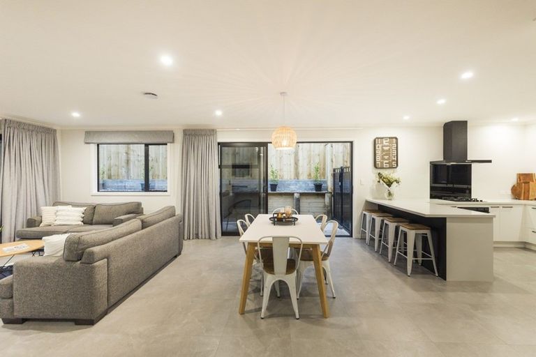 Photo of property in 49 Vaucluse Heights, Fitzherbert, Palmerston North, 4410