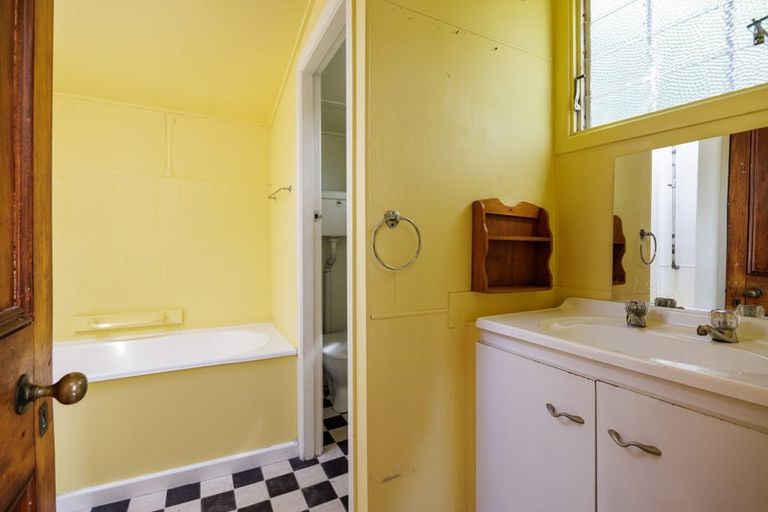 Photo of property in 12 Ticehurst Road, Lyttelton, 8082