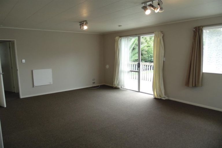 Photo of property in 42a Candia Road, Swanson, Auckland, 0614