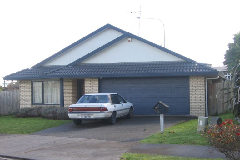 Photo of property in 15 Brittas Place, East Tamaki, Auckland, 2016