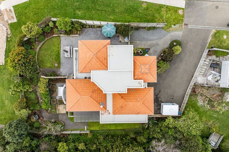 Photo of property in 11 Glengavel Grove, Papakowhai, Porirua, 5024