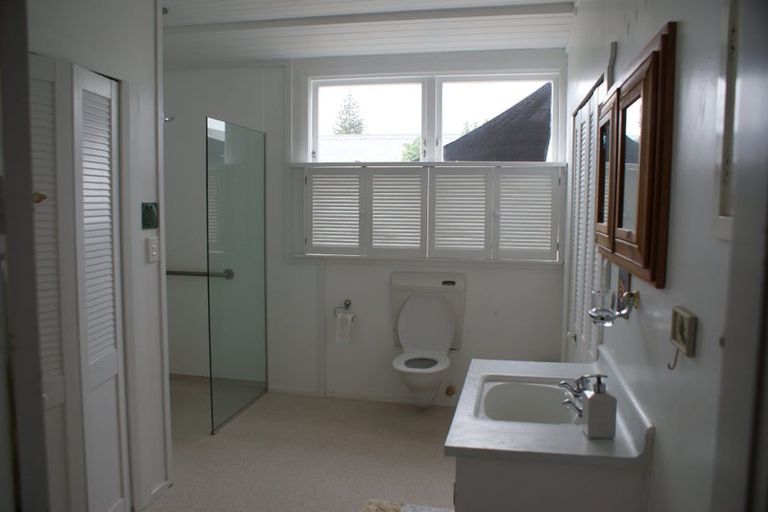 Photo of property in 27 Rauparaha Street, Waikanae Beach, Waikanae, 5036