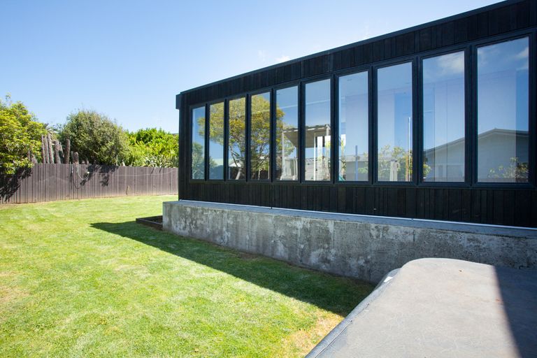 Photo of property in 30 Nihinihi Avenue, Raglan, 3225