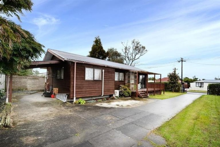 Photo of property in 13a Karamu Street, Strandon, New Plymouth, 4312