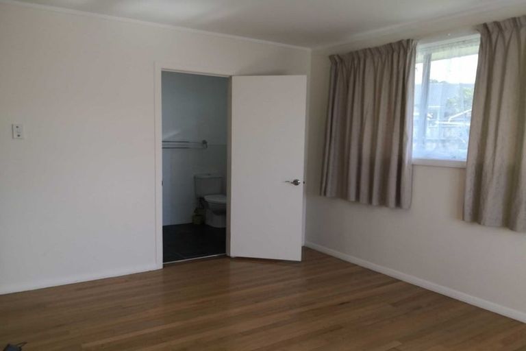 Photo of property in 13 Borrowdace Avenue, Botany Downs, Auckland, 2010