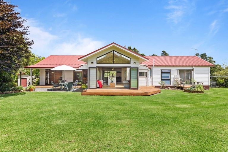 Photo of property in 132 Motu Road, Kumeu, 0891