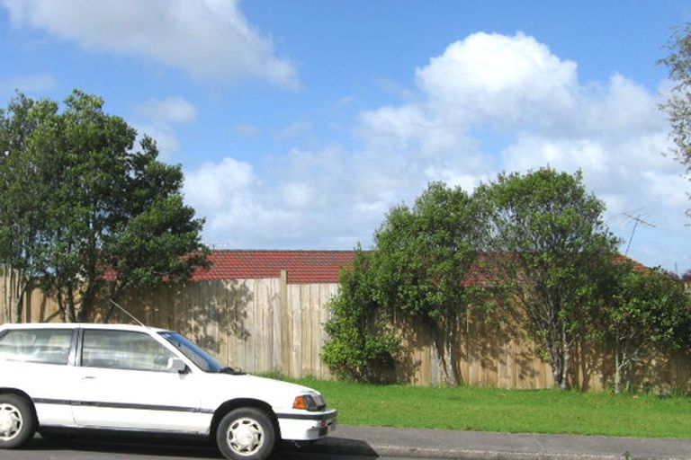 Photo of property in 18 Yule Place, Massey, Auckland, 0614