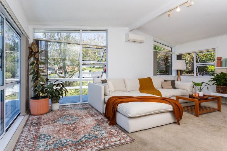 Photo of property in 18 Deuxberry Avenue, Northcote, Auckland, 0627