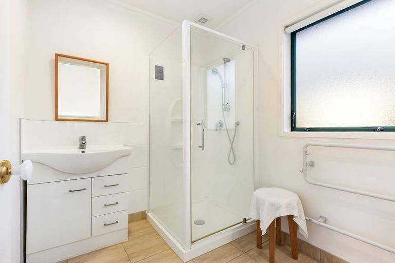 Photo of property in 1a Lobelia Rise, Goodwood Heights, Auckland, 2105