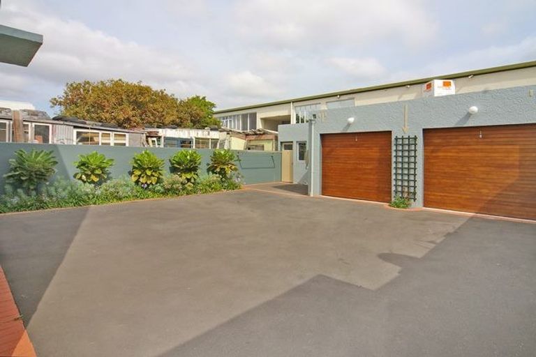 Photo of property in 104 Rongotai Road, Kilbirnie, Wellington, 6022