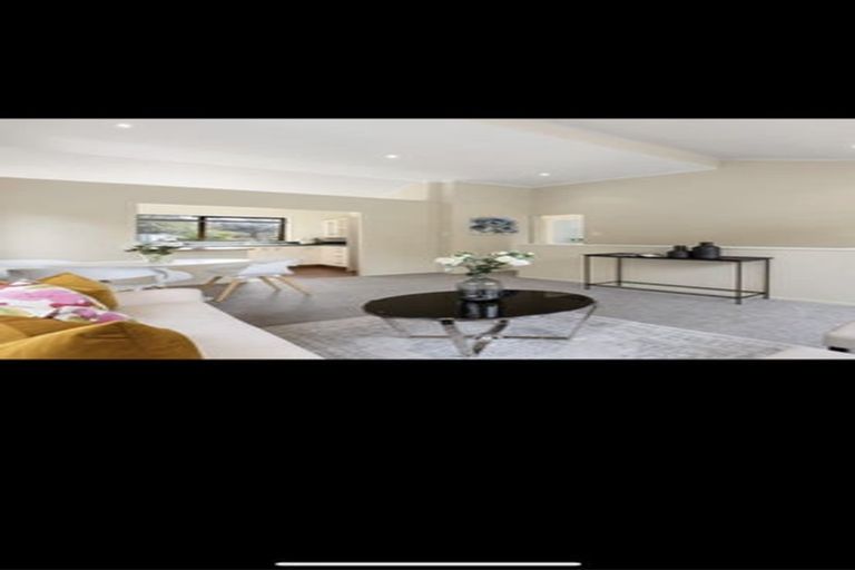 Photo of property in 1/807 East Coast Road, Northcross, Auckland, 0630