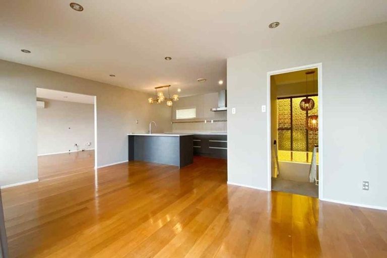 Photo of property in 1/17 Hyde Road, Rothesay Bay, Auckland, 0630