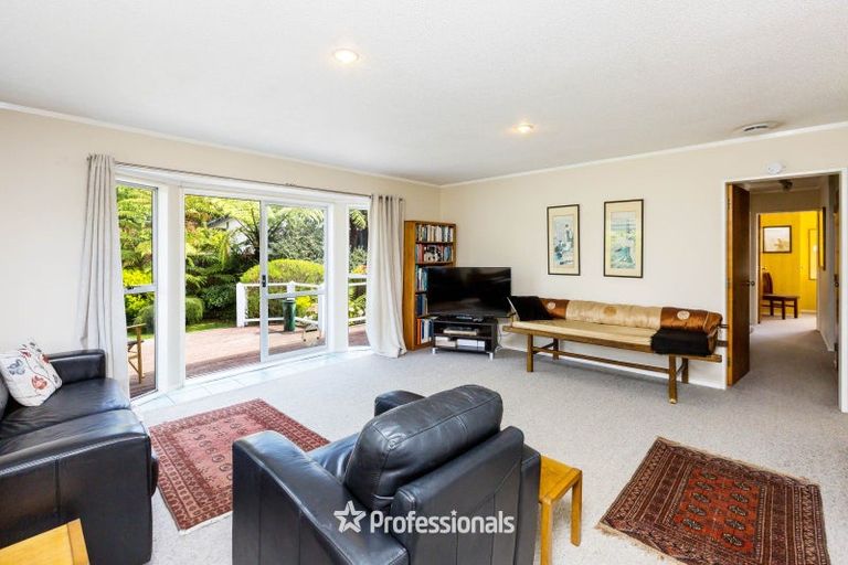 Photo of property in 1 Gemstone Drive, Birchville, Upper Hutt, 5018