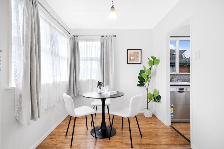 Photo of property in 44 Longburn Road, Henderson, Auckland, 0610