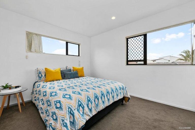Photo of property in 30 Spalding Rise, Golflands, Auckland, 2013