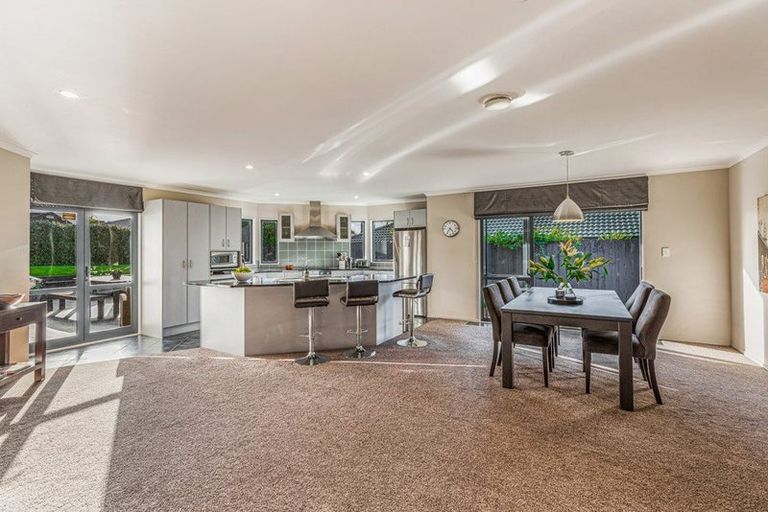 Photo of property in 87 Te Wharau Drive, Greenhithe, Auckland, 0632