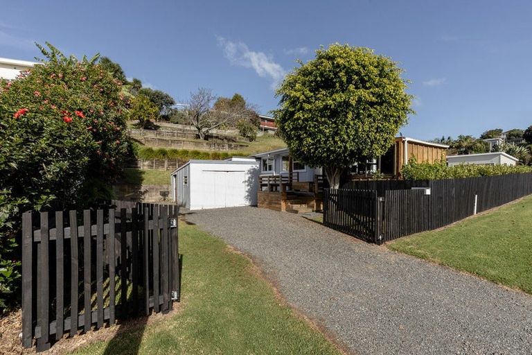 Photo of property in 21 Omokoroa Road, Omokoroa, 3114