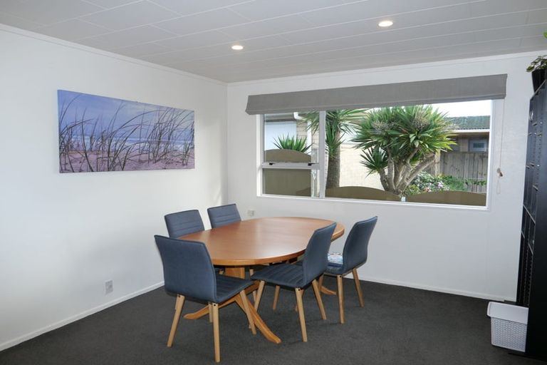 Photo of property in 17a Andrew Street, Waikanae, 5036