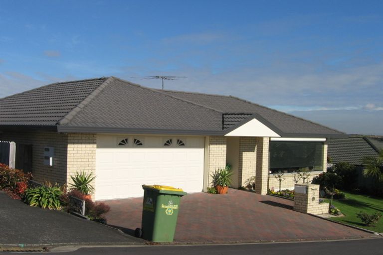 Photo of property in 3 Conacher Close, East Tamaki Heights, Auckland, 2016