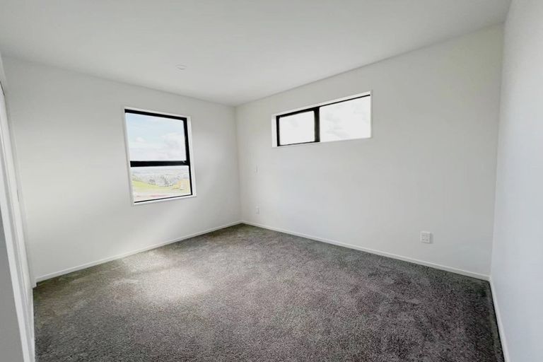 Photo of property in 41b Crestview Rise, Papakura, 2110