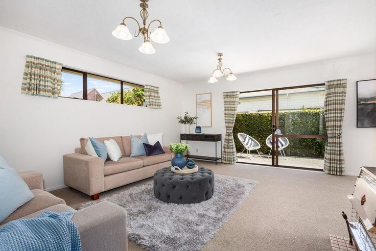 Photo of property in 2/6 Nikau Grove, Woburn, Lower Hutt, 5010