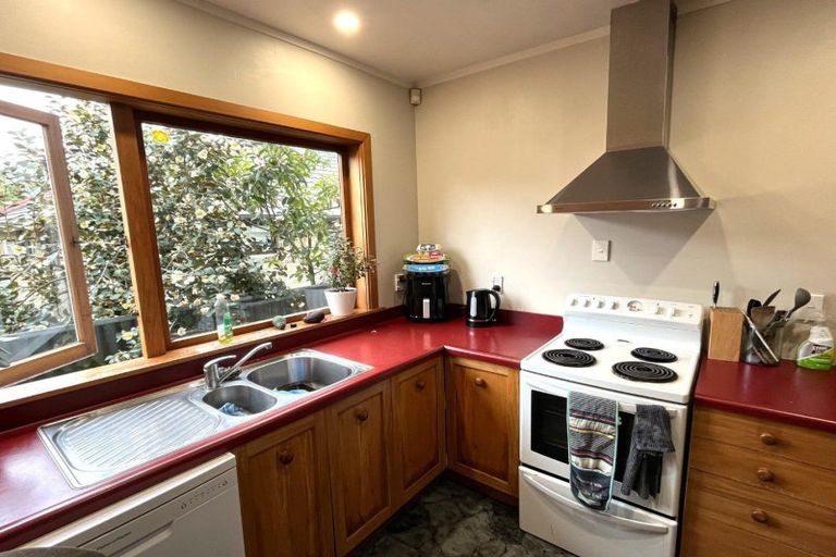 Photo of property in 6 Marne Street, Hokowhitu, Palmerston North, 4410