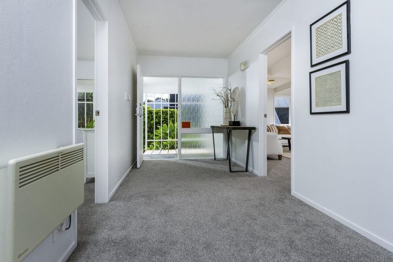 Photo of property in 29 Whitby Crescent, Mairangi Bay, Auckland, 0630