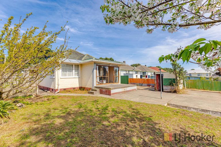 Photo of property in 42 Harper Street, Gonville, Whanganui, 4501