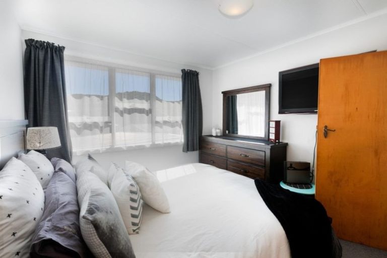 Photo of property in 29 Mahinawa Street, Takapuwahia, Porirua, 5022