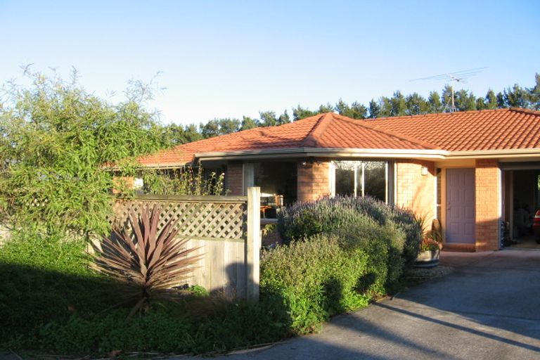 Photo of property in 24 Swanson Oaks, Swanson, Auckland, 0612
