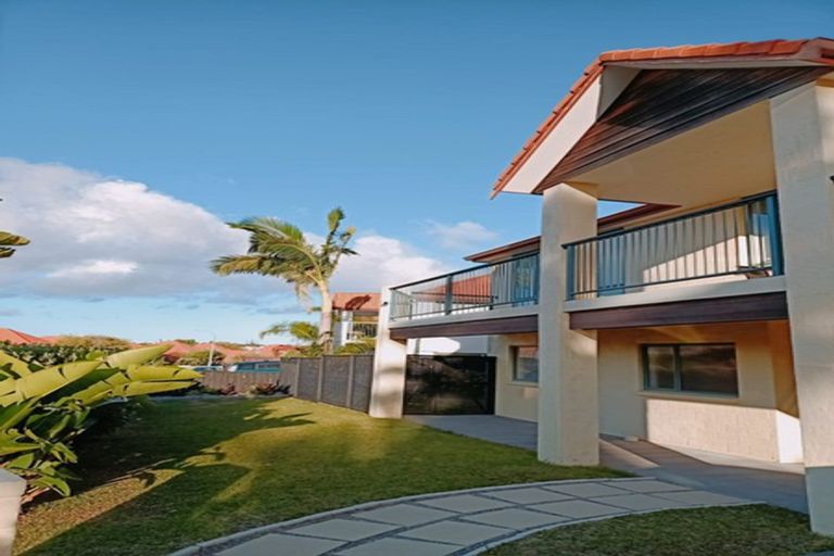 Photo of property in 11 Parkwood Crescent, Gulf Harbour, Whangaparaoa, 0930