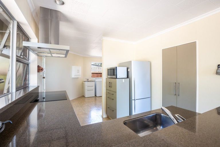 Photo of property in 19 Port View Crescent, Moturoa, New Plymouth, 4310