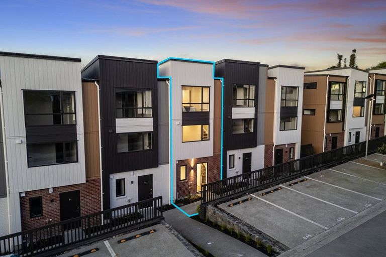 Photo of property in 17 Don Oliver Lane, Glen Eden, 0602