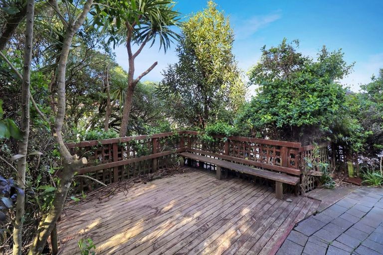 Photo of property in 23a Brooker Grove, Newlands, Wellington, 6037