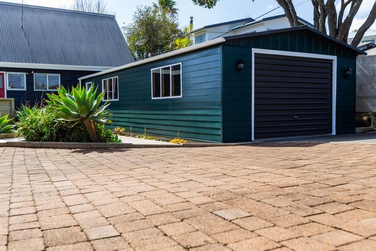 Photo of property in 1396 Whangaparaoa Road, Army Bay, Whangaparaoa, 0930