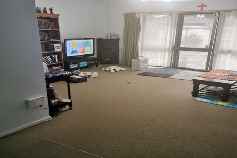 Photo of property in 1/52 Sunderlands Road, Half Moon Bay, Auckland, 2012