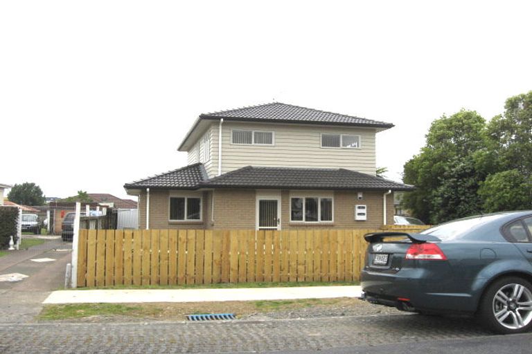 Photo of property in 30 Manuroa Road, Takanini, 2112