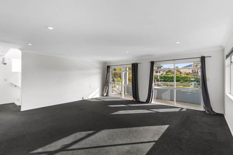 Photo of property in 18 Belleaire Court, West Harbour, Auckland, 0618