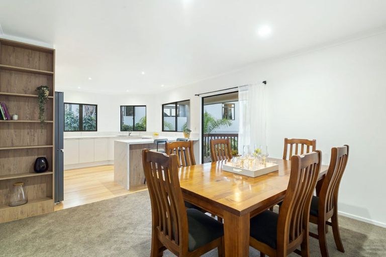Photo of property in 11 Nottingham Place, Northcross, Auckland, 0630