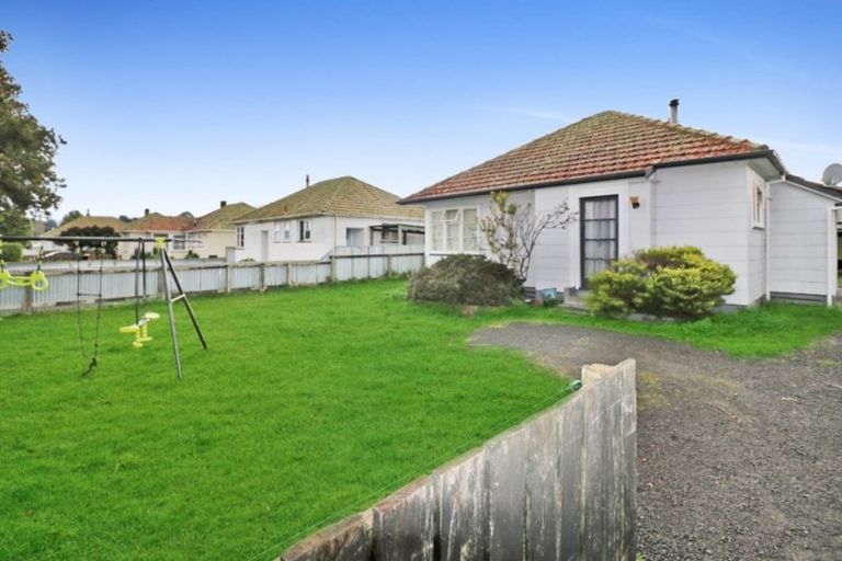 Photo of property in 10 Victor Street, Dannevirke, 4930