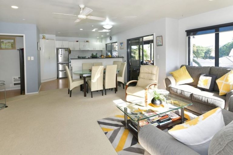 Photo of property in 15e Puriri Avenue, Orewa, 0931