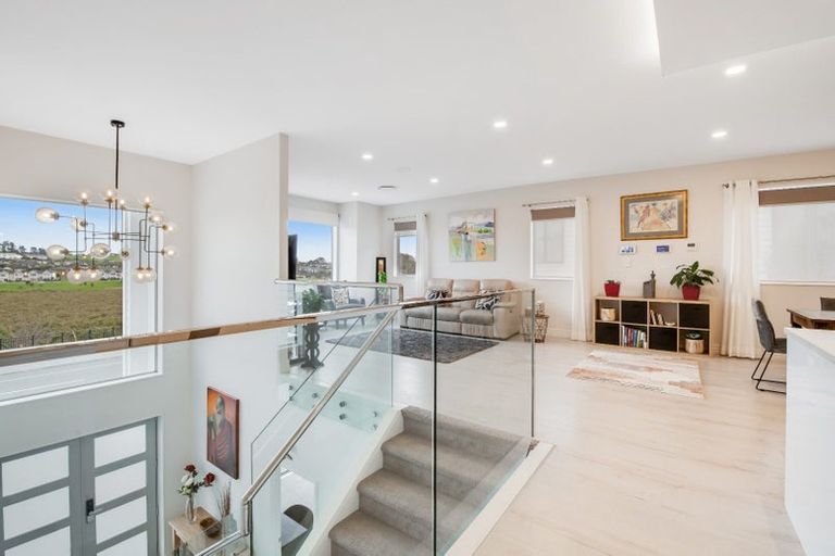 Photo of property in 140 Arran Point Parade, Orewa, 0931